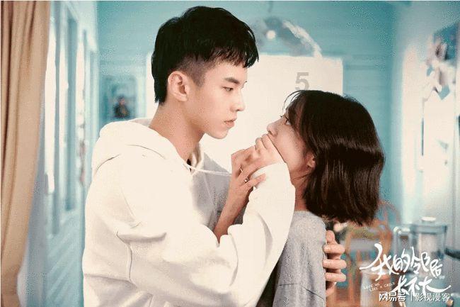 玩滑板的男孩逃脱2